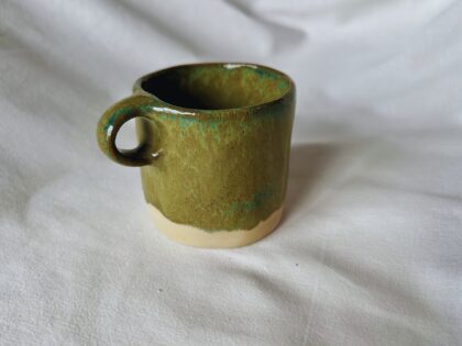 Zielony kubek z uszkiem